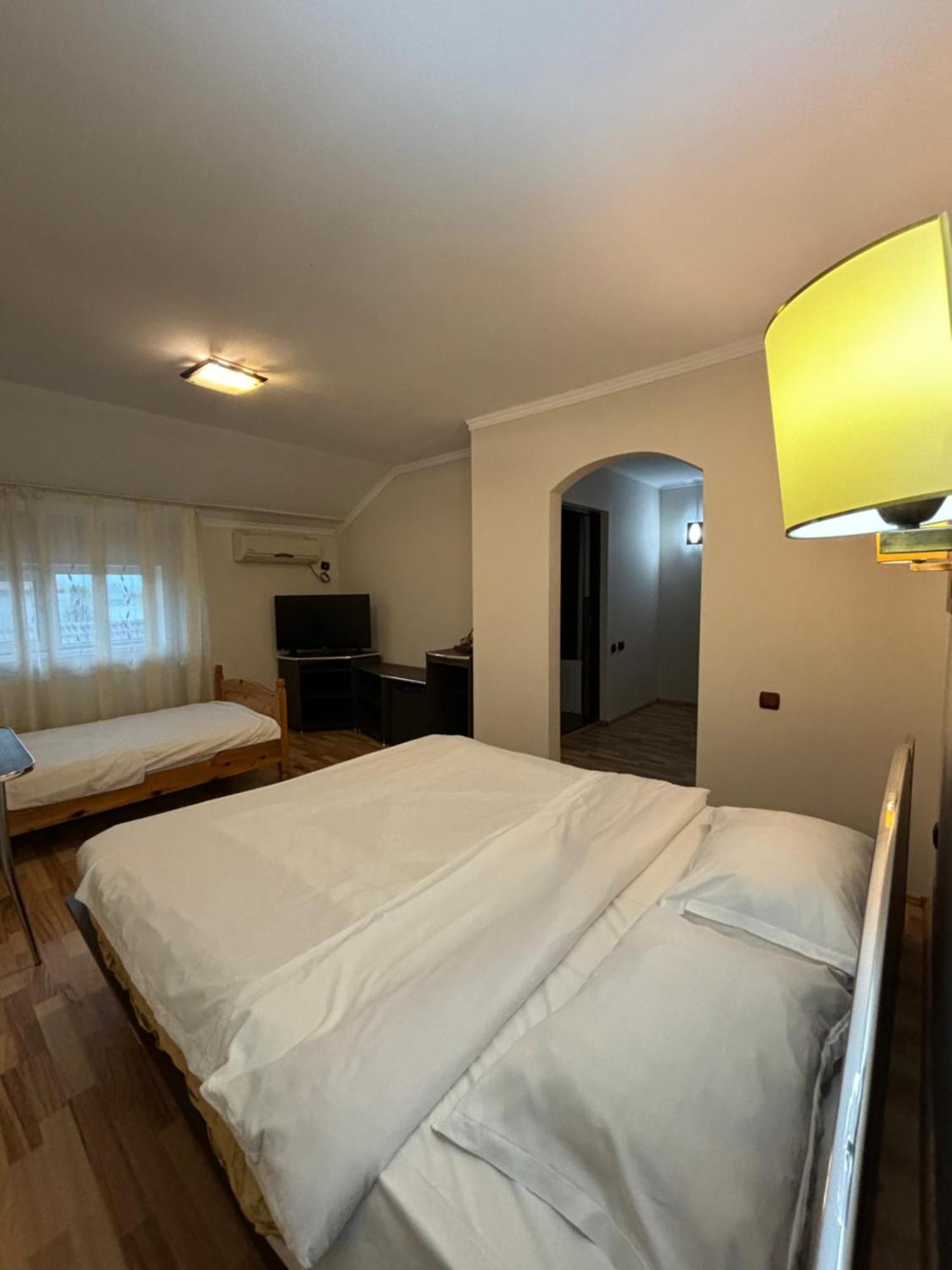 Complex Daniel'S Hotell Orăştie Eksteriør bilde
