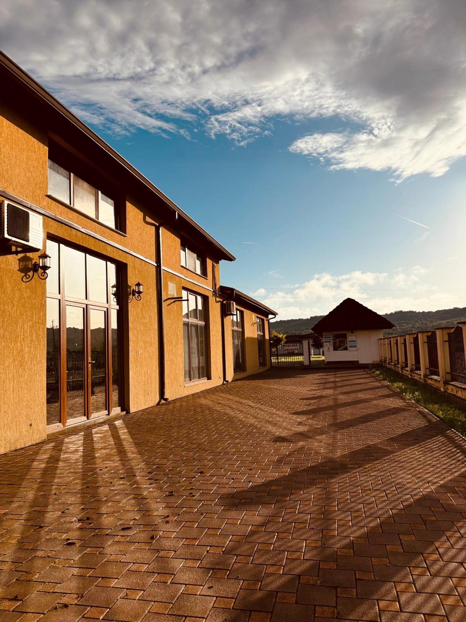 Complex Daniel'S Hotell Orăştie Eksteriør bilde