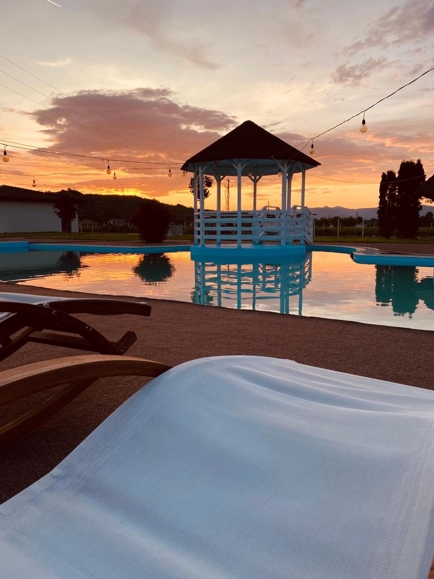 Complex Daniel'S Hotell Orăştie Eksteriør bilde